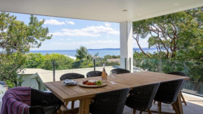 Sweeping Ocean Views From Killcare To Palm Beach